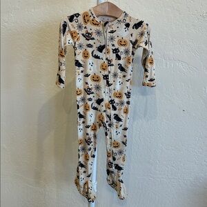 Kids Cream Halloween Footed One-Piece Pajama with Pumpkin & Ghost Print